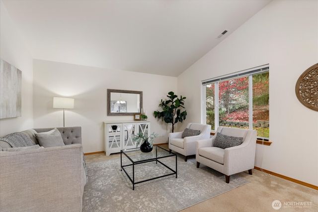 606 NW 12th Loop, Oak Harbor, WA 98277