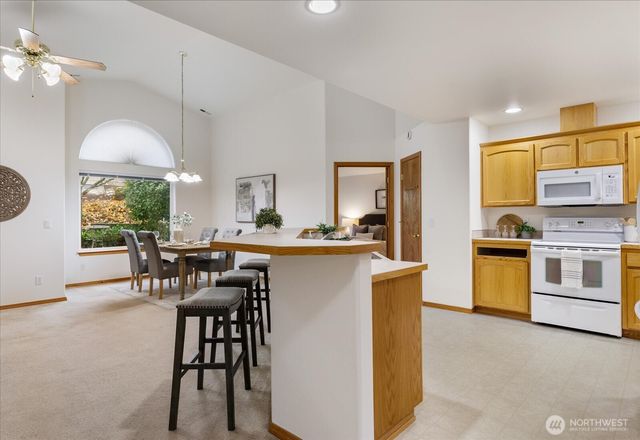 606 NW 12th Loop, Oak Harbor, WA 98277