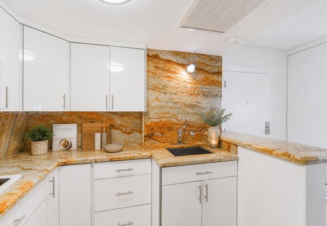 19201 Collins Ave 609, Sunny Isles Beach, FL 33160