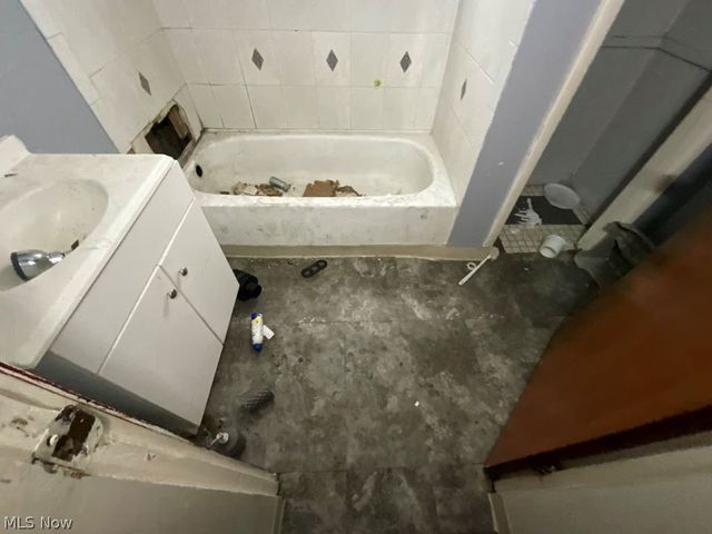 7300 Claasen Avenue, Cleveland, OH 44105