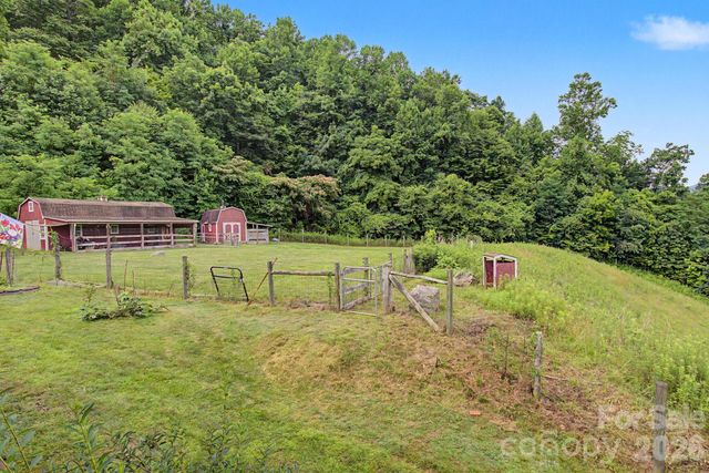 340 Earlys Mountain Road, Leicester, NC 28748