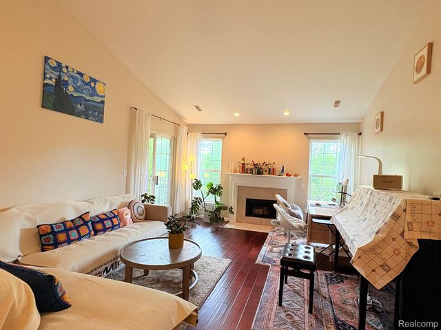 3515 Oakmonte Boulevard 77, Oakland Charter Township, MI 48306
