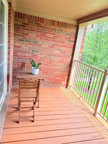 3515 Oakmonte Boulevard 77, Oakland Charter Township, MI 48306