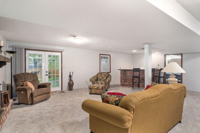 5709 S Clay Avenue, Springfield, MO 65810