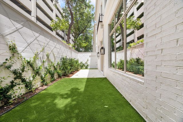 10 Wentworth Square Avenue, Houston, TX 77027