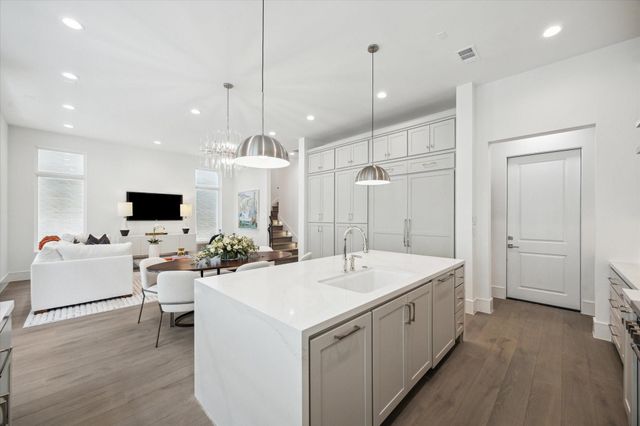 10 Wentworth Square Avenue, Houston, TX 77027