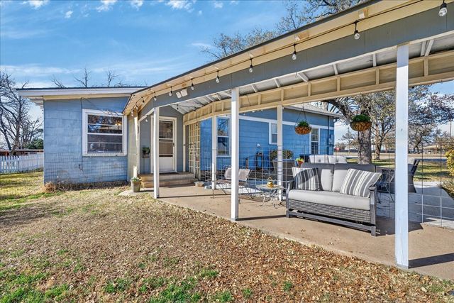 1006 E Coke Street, Hamilton, TX 76531