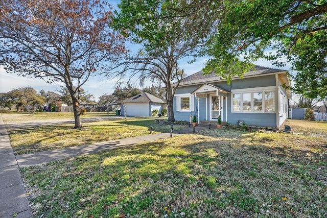 1006 E Coke Street, Hamilton, TX 76531