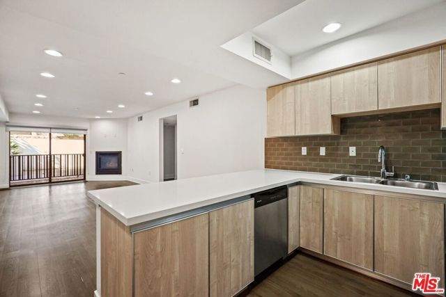 11811 Darlington Avenue 104, Los Angeles, CA 90049