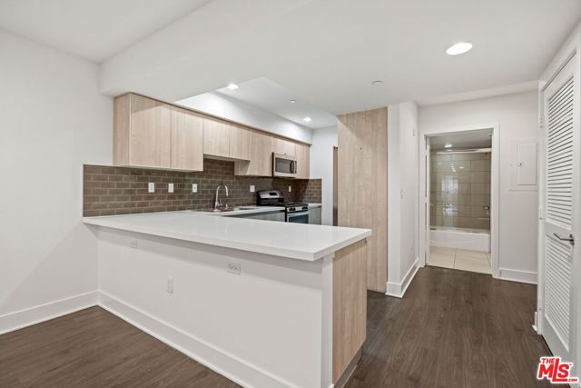 11811 Darlington Avenue 104, Los Angeles, CA 90049