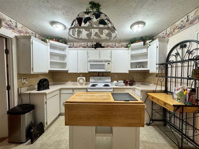 9460 County Road 2403, Tool, TX 75143