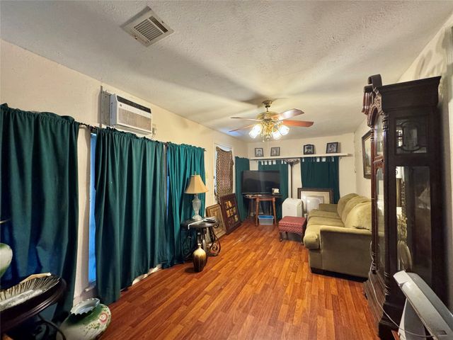 9460 County Road 2403, Tool, TX 75143