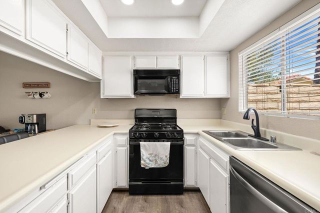 315 Tava Lane, Palm Desert, CA 92211