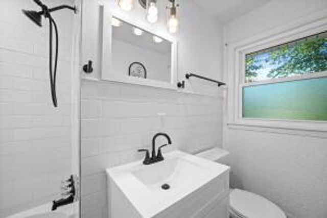 5222 W Hemlock ROAD, Milwaukee, WI 53223