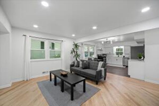 5222 W Hemlock ROAD, Milwaukee, WI 53223