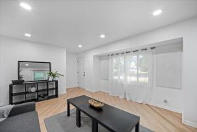 5222 W Hemlock ROAD, Milwaukee, WI 53223