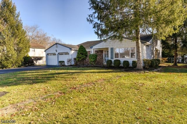 28 Chipper Dr, South Brunswick Twp., NJ 08824