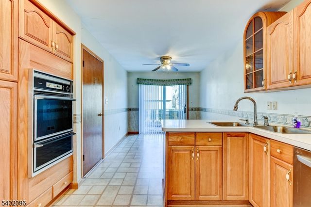 28 Chipper Dr, South Brunswick Twp., NJ 08824