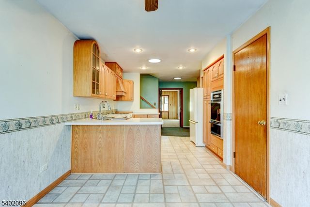 28 Chipper Dr, South Brunswick Twp., NJ 08824