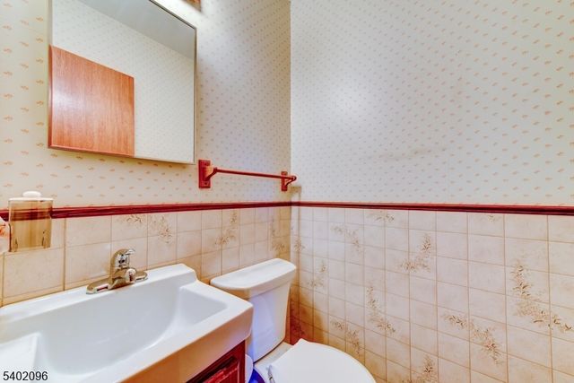 28 Chipper Dr, South Brunswick Twp., NJ 08824