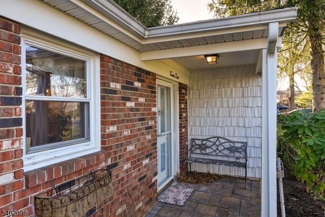 28 Chipper Dr, South Brunswick Twp., NJ 08824