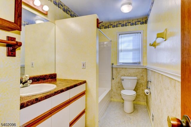 28 Chipper Dr, South Brunswick Twp., NJ 08824