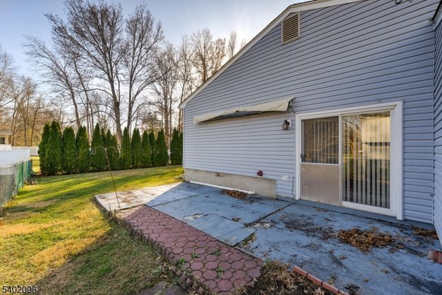 28 Chipper Dr, South Brunswick Twp., NJ 08824