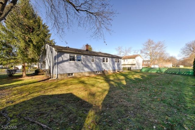 28 Chipper Dr, South Brunswick Twp., NJ 08824