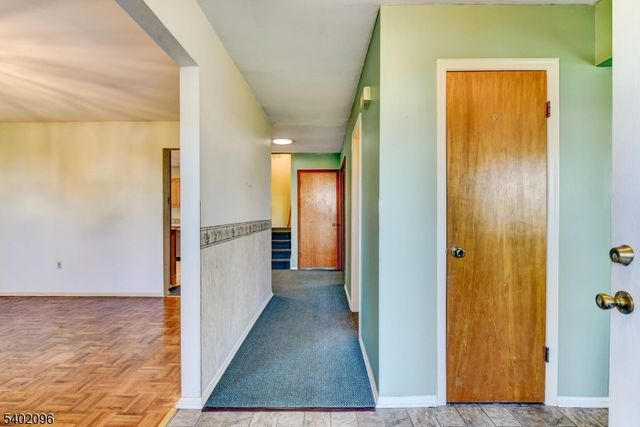 28 Chipper Dr, South Brunswick Twp., NJ 08824