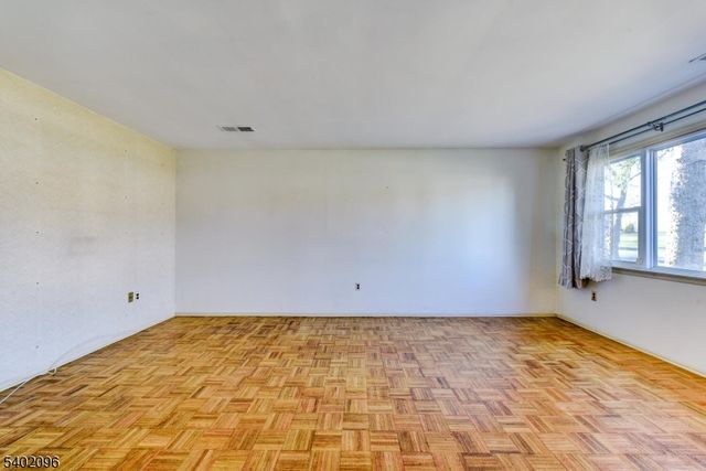 28 Chipper Dr, South Brunswick Twp., NJ 08824