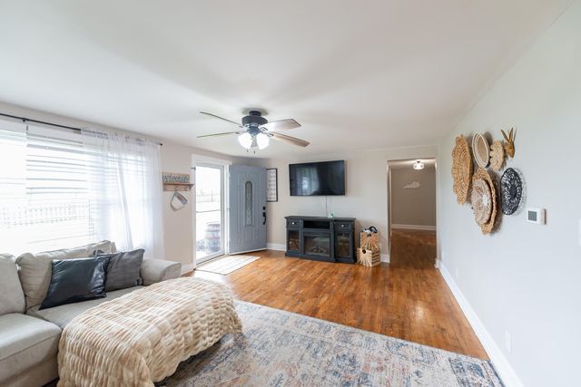 1105 Woodlake Road, Stamping Ground, KY 40379
