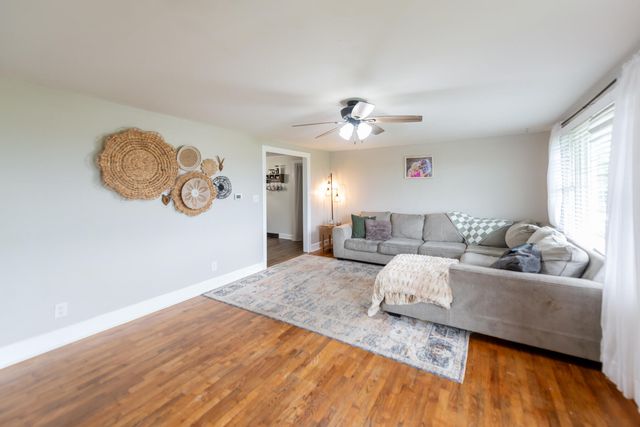 1105 Woodlake Road, Stamping Ground, KY 40379