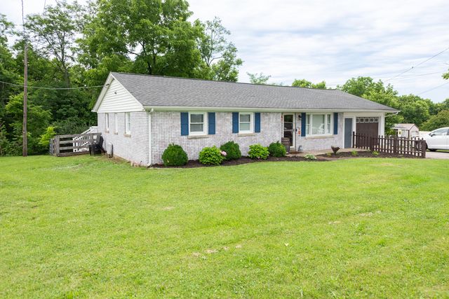 1105 Woodlake Road, Stamping Ground, KY 40379
