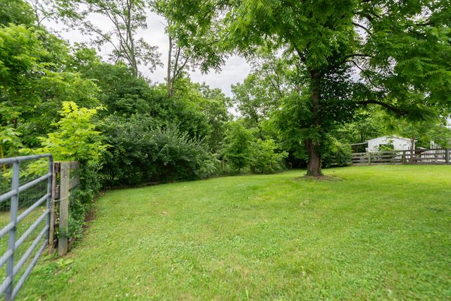 1105 Woodlake Road, Stamping Ground, KY 40379
