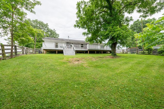 1105 Woodlake Road, Stamping Ground, KY 40379