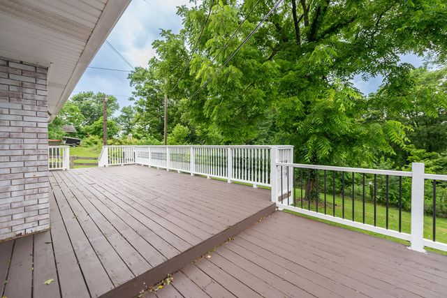 1105 Woodlake Road, Stamping Ground, KY 40379