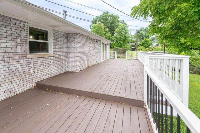 1105 Woodlake Road, Stamping Ground, KY 40379