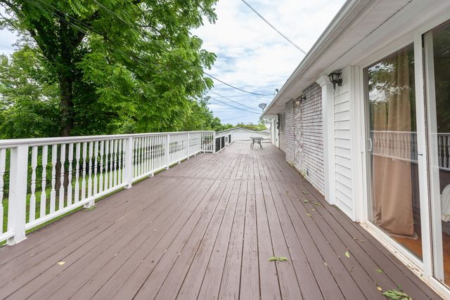 1105 Woodlake Road, Stamping Ground, KY 40379