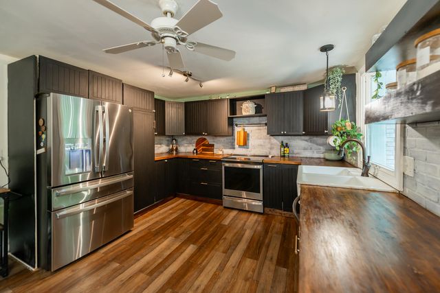 1105 Woodlake Road, Stamping Ground, KY 40379
