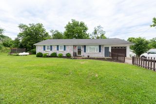 1105 Woodlake Road, Stamping Ground, KY 40379
