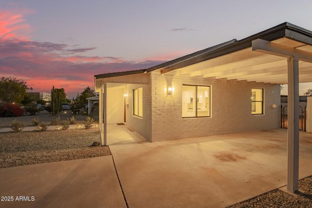 9042 N 3RD Avenue, Phoenix, AZ 85021