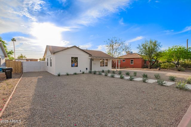 9042 N 3RD Avenue, Phoenix, AZ 85021