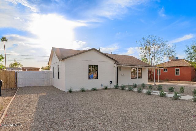 9042 N 3RD Avenue, Phoenix, AZ 85021