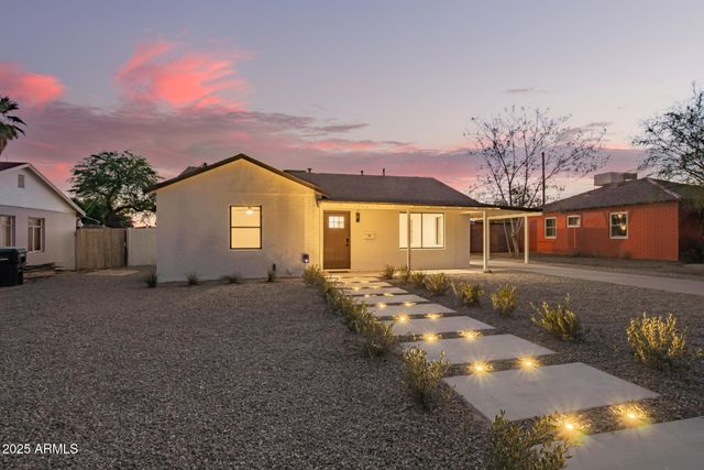 9042 N 3RD Avenue, Phoenix, AZ 85021