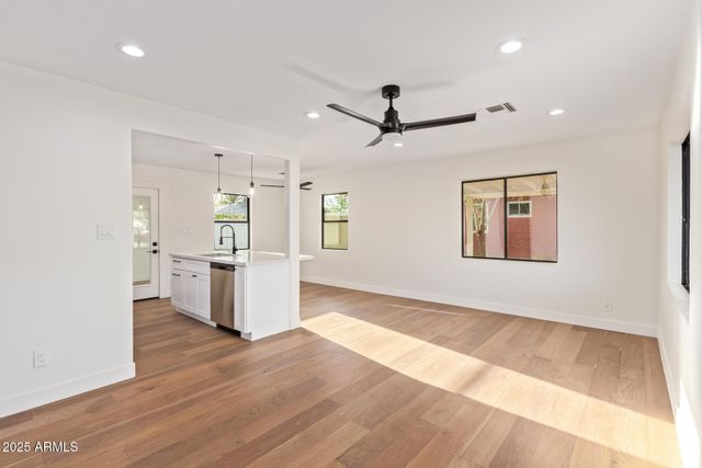 9042 N 3RD Avenue, Phoenix, AZ 85021