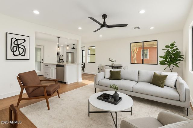 9042 N 3RD Avenue, Phoenix, AZ 85021