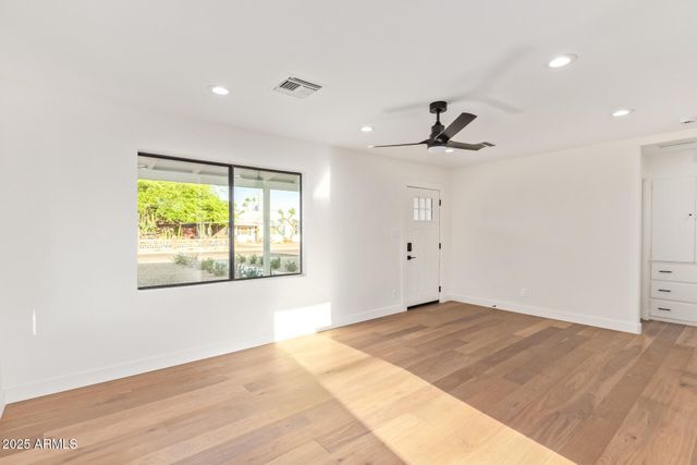 9042 N 3RD Avenue, Phoenix, AZ 85021