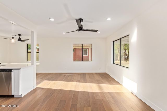 9042 N 3RD Avenue, Phoenix, AZ 85021