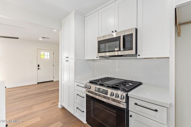 9042 N 3RD Avenue, Phoenix, AZ 85021