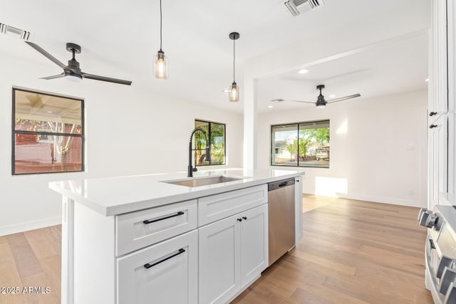 9042 N 3RD Avenue, Phoenix, AZ 85021